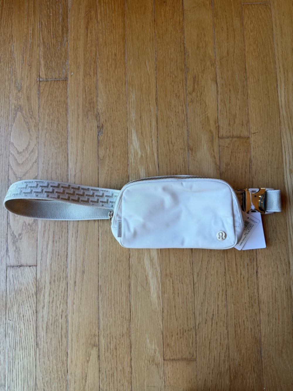 lululemon Everywhere Belt Bag - Light Cream